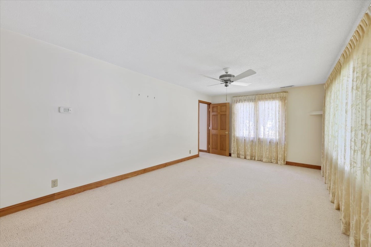 12 Circle Drive Decatur, IL 62521 - Photo 4 of 35 a view of an empty room with a window