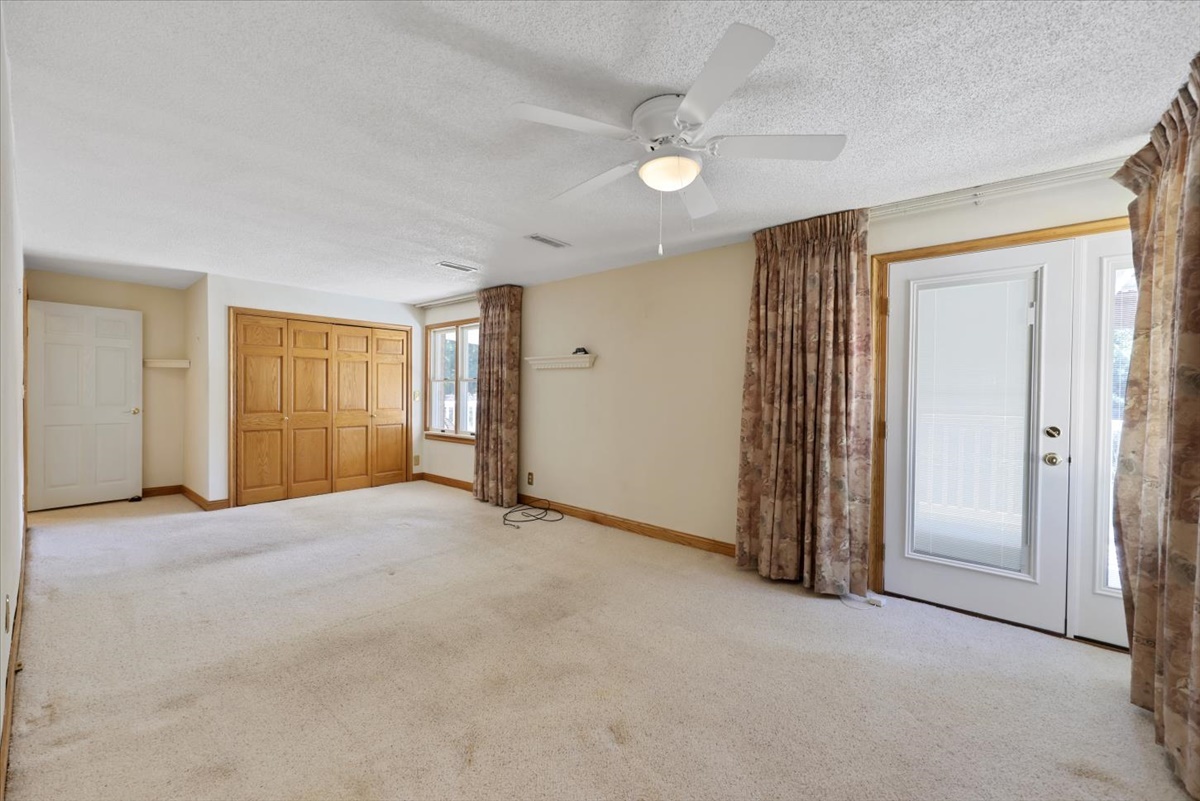 12 Circle Drive Decatur, IL 62521 - Photo 6 of 35 an empty room with windows and closet