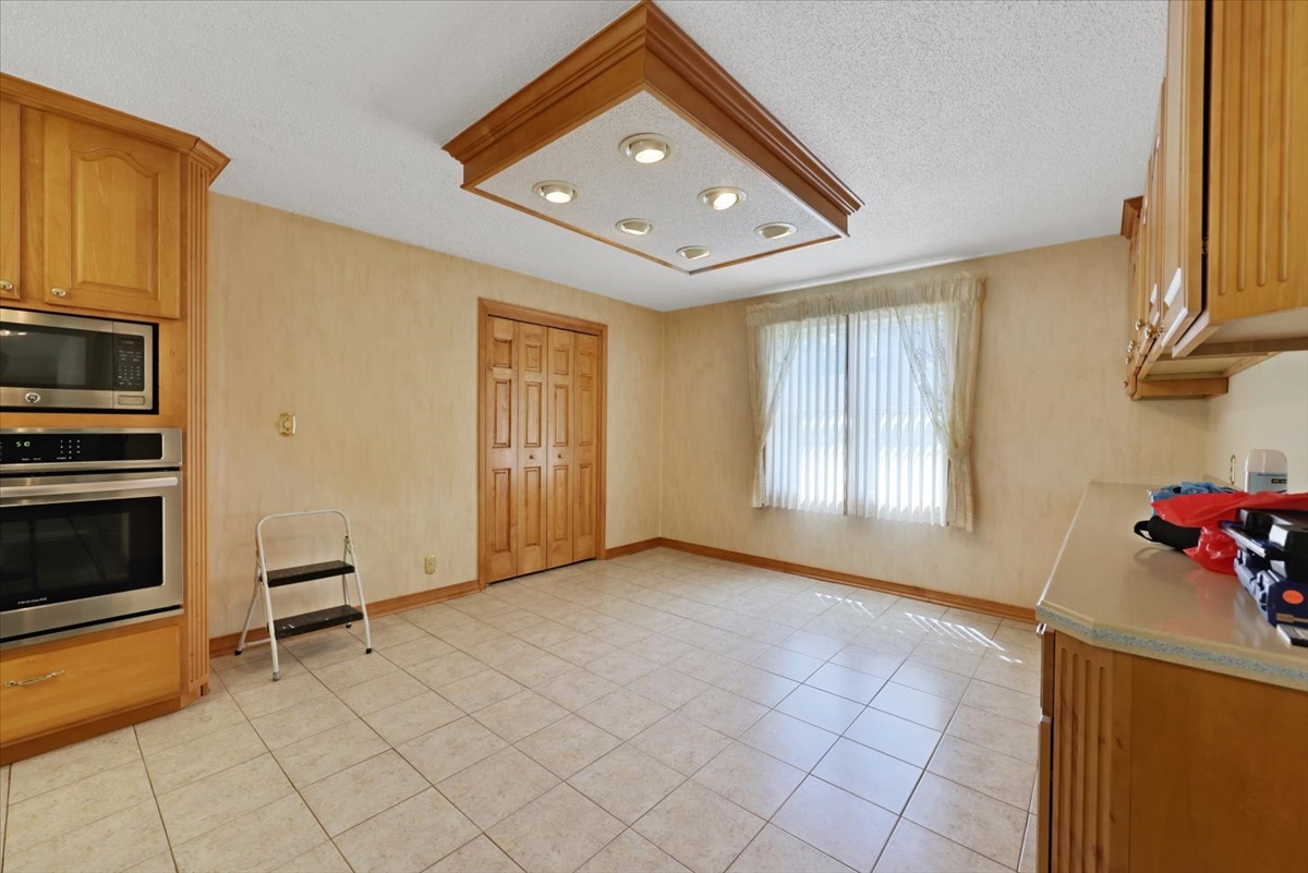 12 Circle Drive Decatur, IL 62521 - Photo 10 of 35 a view of a livingroom with furniture and staircase