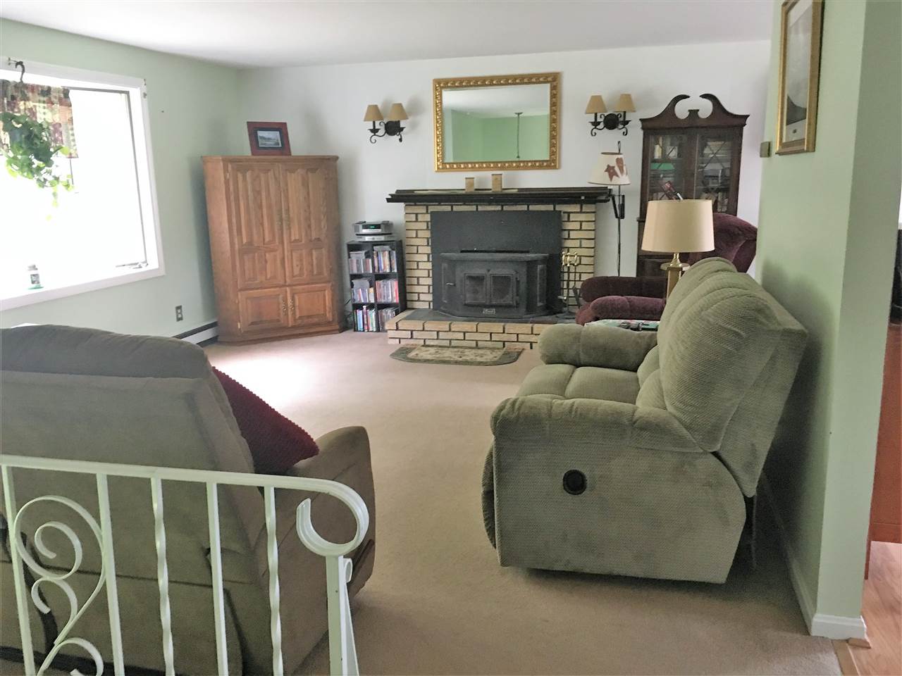 215 Mammoth Road Pelham, NH 03076 - Photo 2 of 19