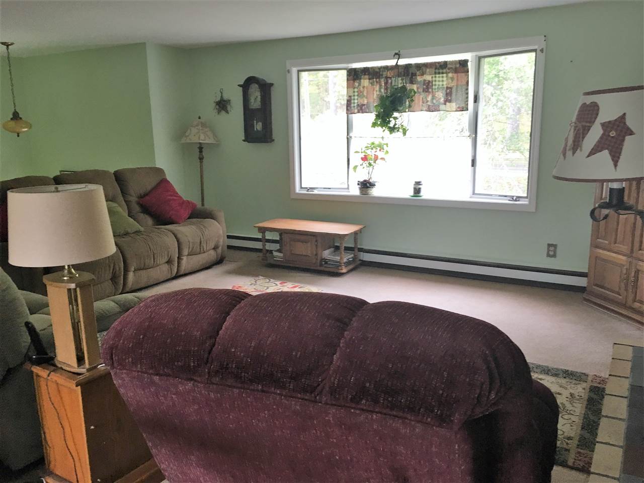 215 Mammoth Road Pelham, NH 03076 - Photo 3 of 19