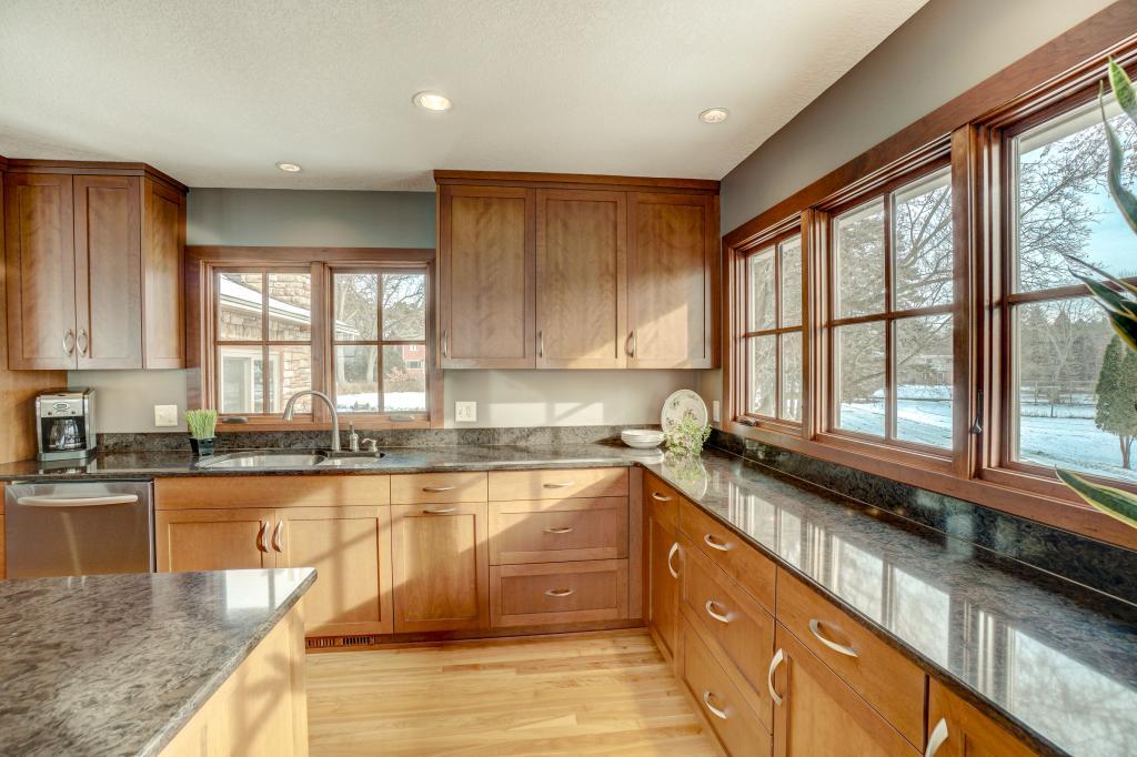 5495 Carlson Road Shoreview, MN 55126 - Photo 11 of 46