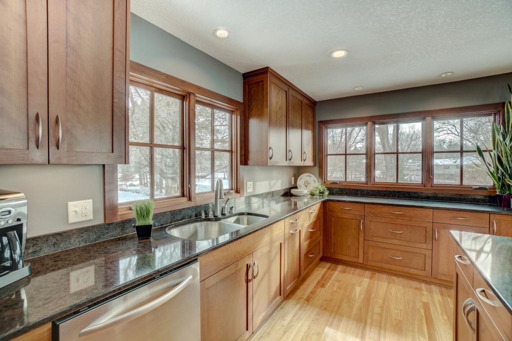 5495 Carlson Road Shoreview, MN 55126 - Photo 10 of 46