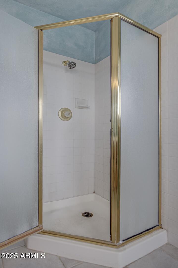 155 Claxton Road Payson, AZ 85541 - Photo 21 of 46 a bathroom with a glass shower door