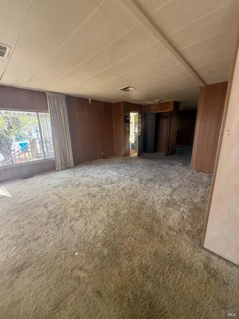 a view of empty room with window