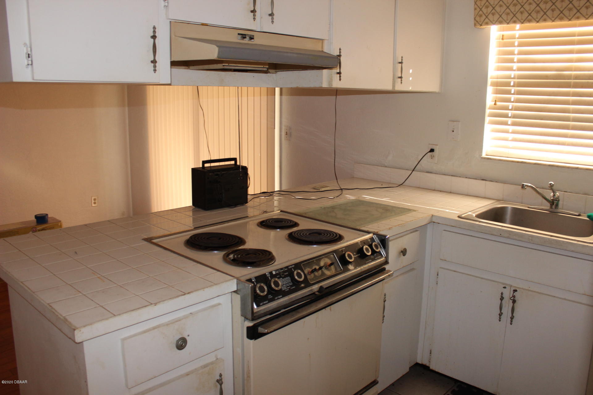 71 Cindy Lane Ponce Inlet, FL 32127 - Photo 7 of 25 Passthrough Kitchen