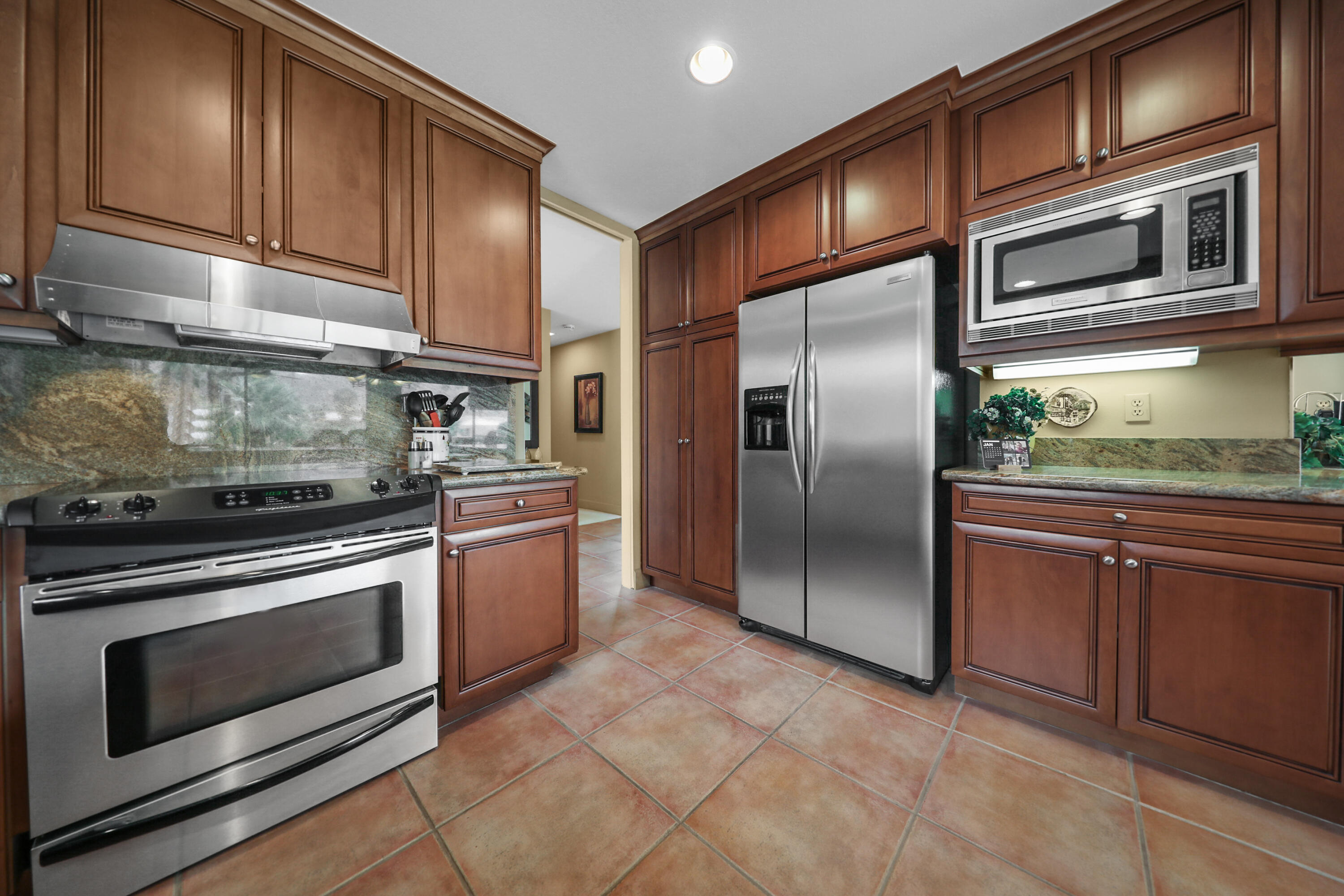 77775 Seminole Road Indian Wells, CA 92210 - Photo 13 of 49 Gourmet Kitchen
