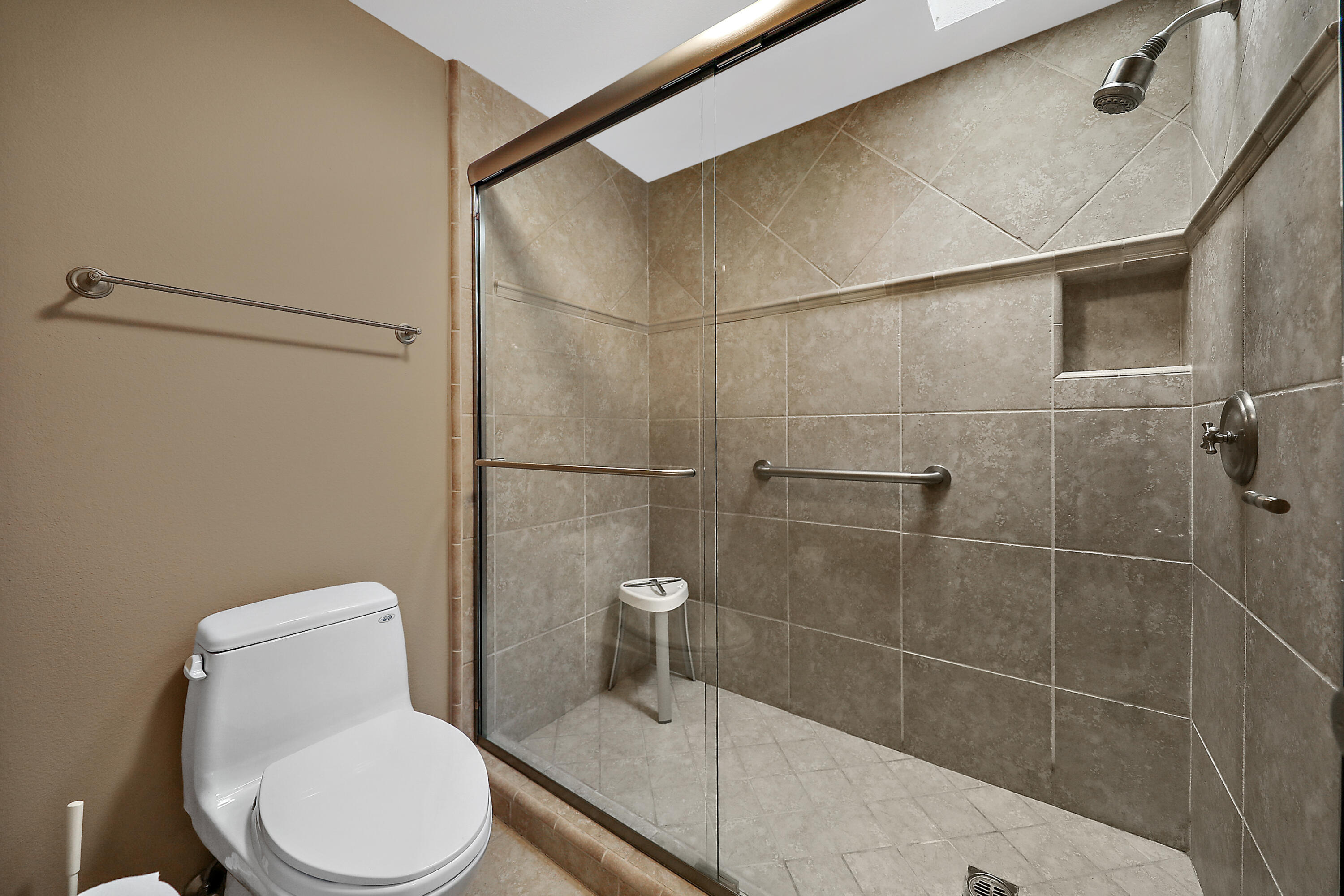 77775 Seminole Road Indian Wells, CA 92210 - Photo 31 of 49 Guest Bath