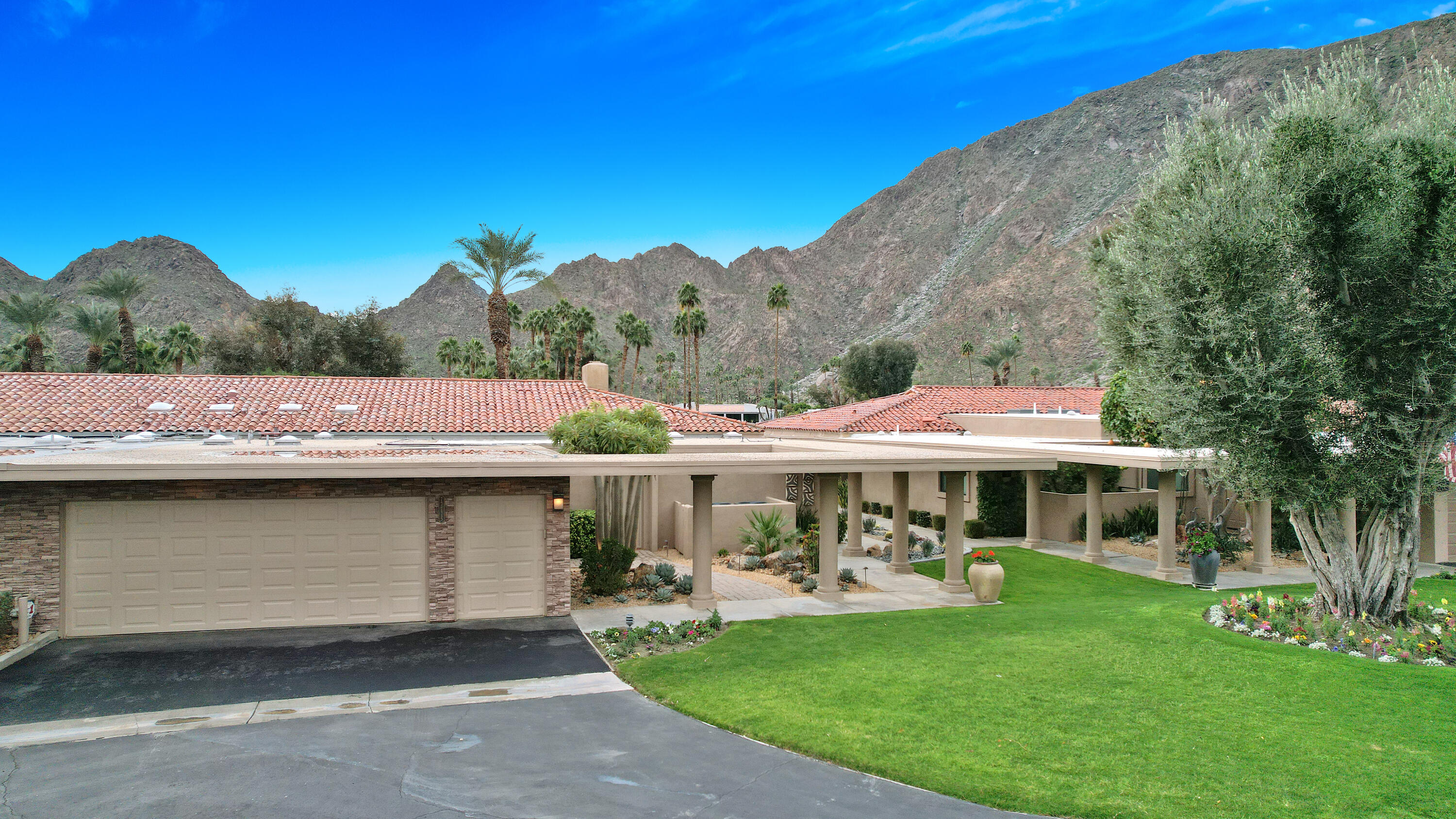 77775 Seminole Road Indian Wells, CA 92210 - Photo 5 of 49 Front of Home