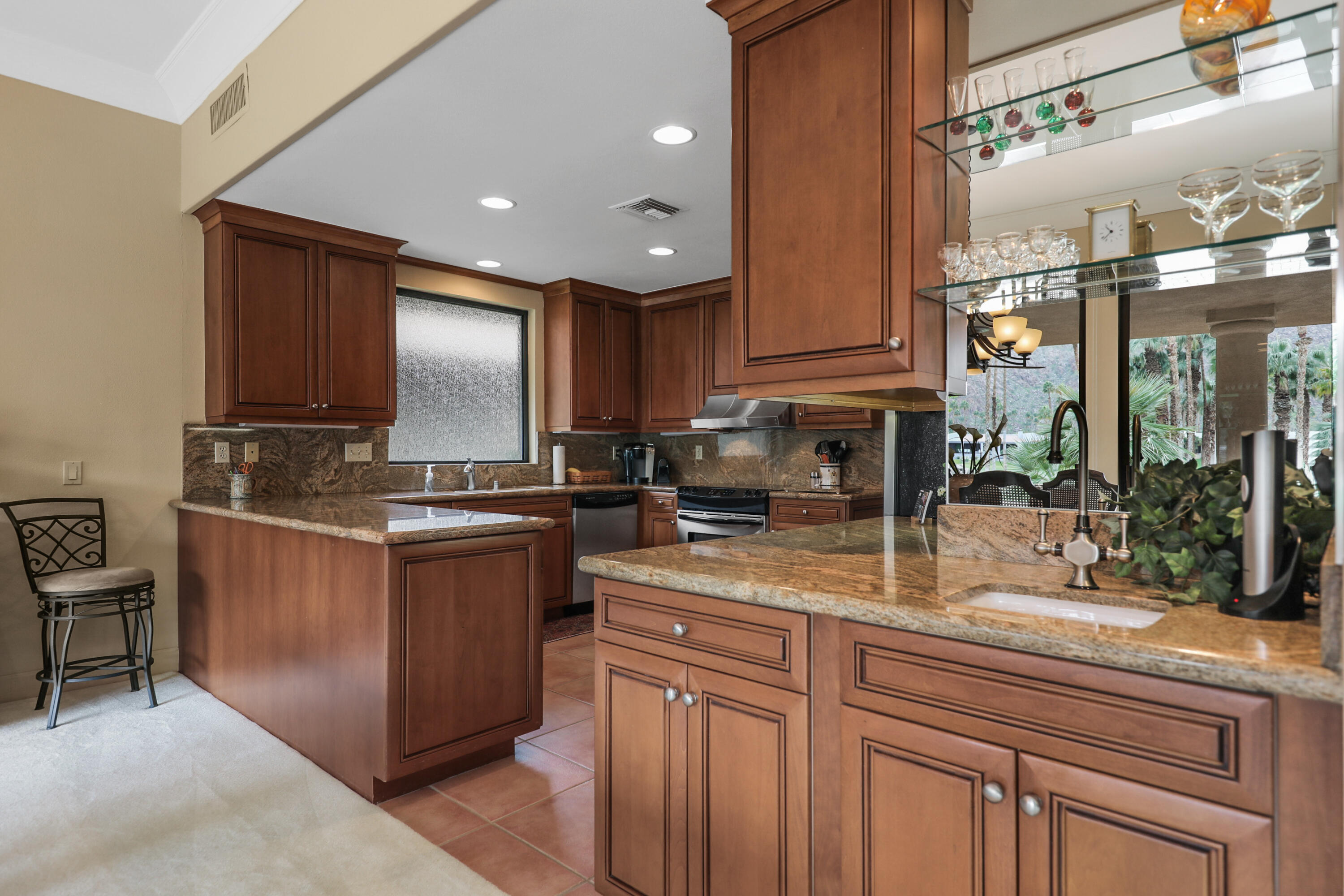 77775 Seminole Road Indian Wells, CA 92210 - Photo 9 of 49 Wet Bar