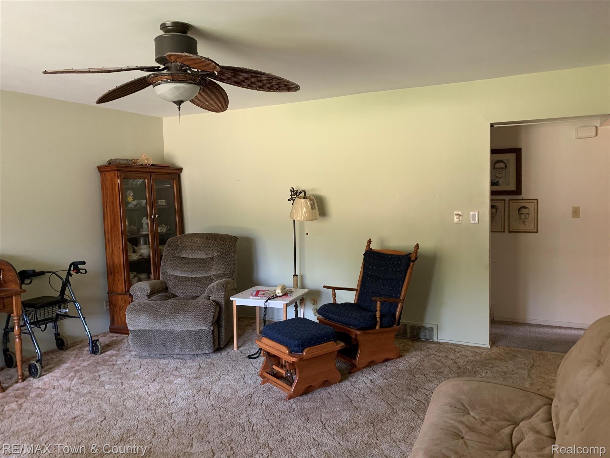 5383 Flushing Road Flushing, MI 48433 - Photo 9 of 28 flushing living room2.jpg