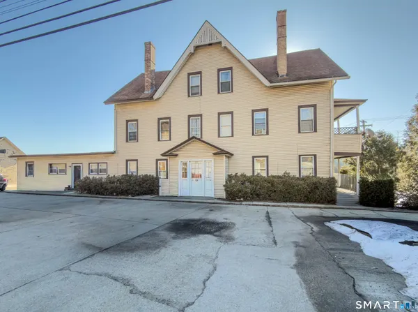 $1,850 | 223 Norwich Avenue, Norwich, CT 06380