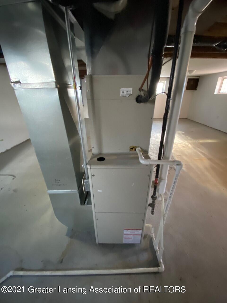 6247 Cooper Road Lansing, MI 48911 - Photo 24 of 29 thumbnail_IMG_3205