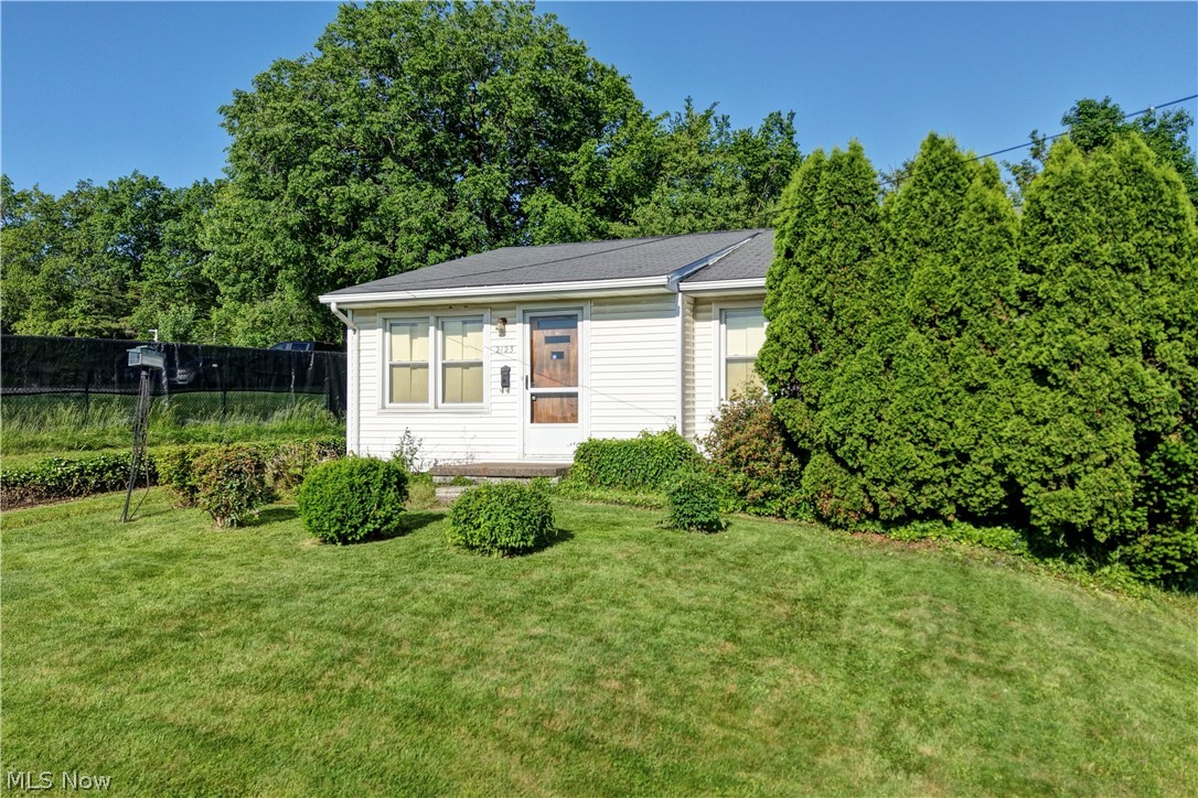 2123 Clearview Avenue Northwest Canton, OH 44708 - Photo 3 of 28