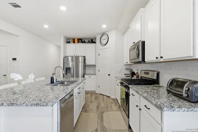 $2,250 | 1308 Lydian Broom, San Antonio, TX 78245