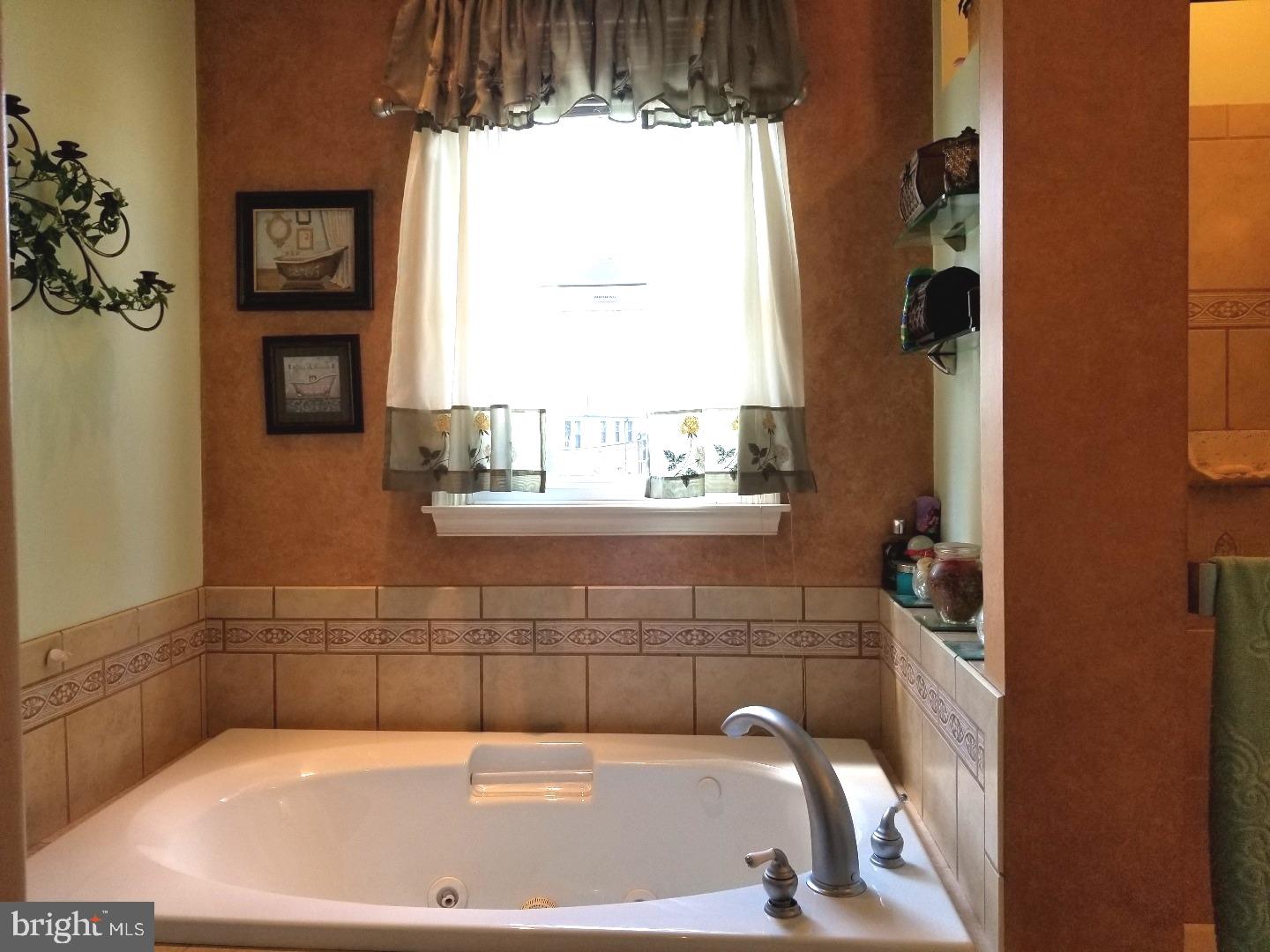 11030 Knights Road Philadelphia, PA 19154 - Photo 15 of 24 Bathroom