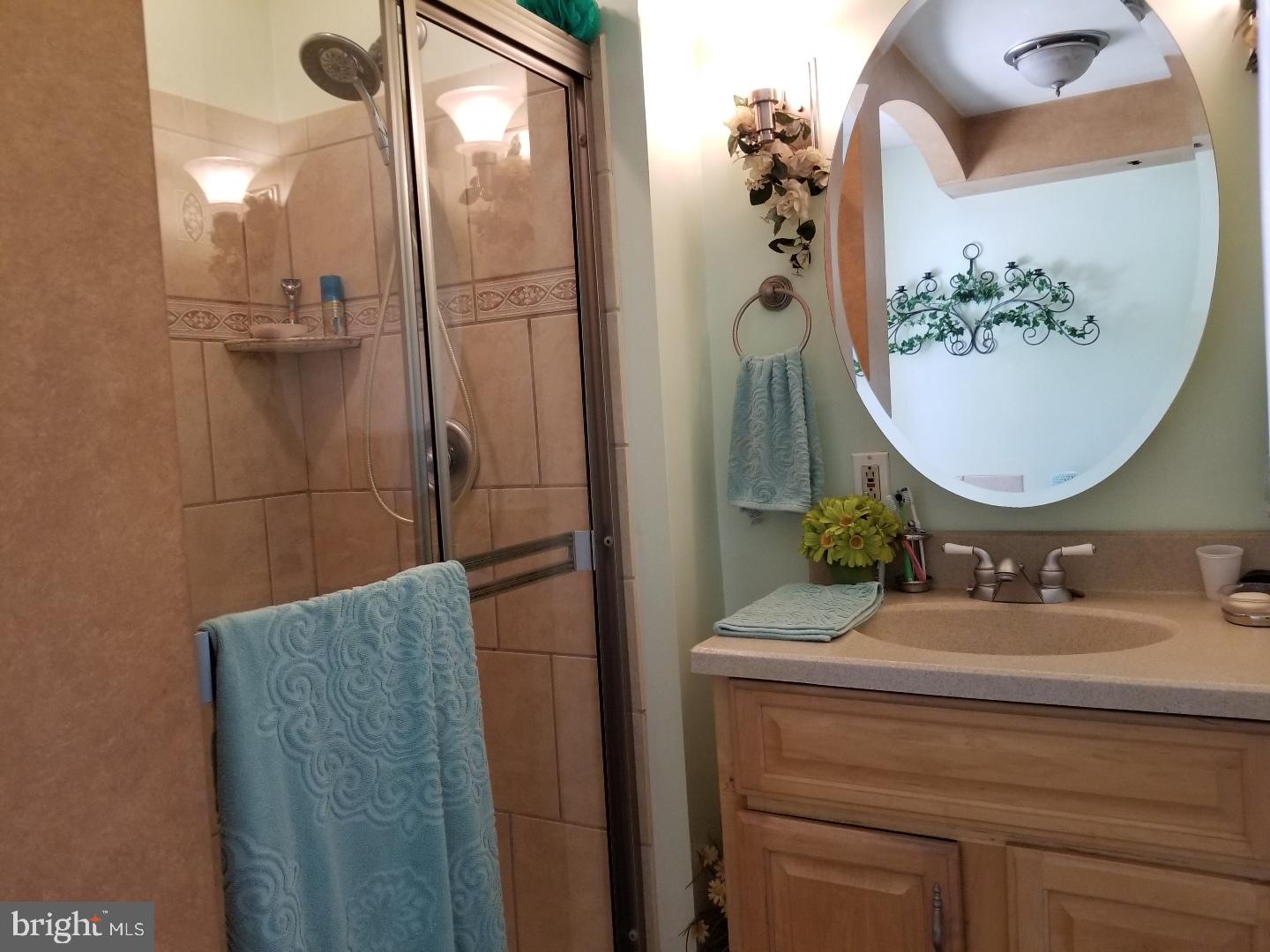 11030 Knights Road Philadelphia, PA 19154 - Photo 16 of 24 Bathroom