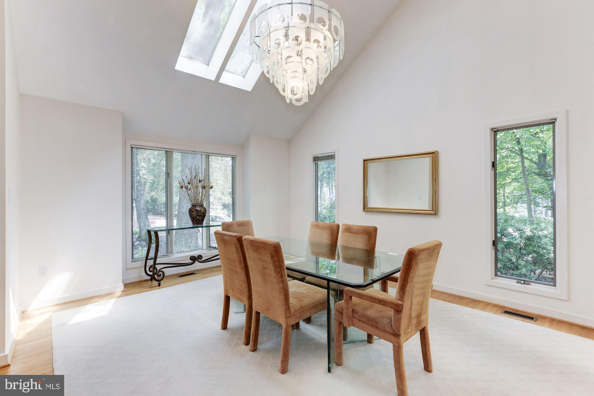 11593 Lake Newport Road Reston, VA 20194 - Photo 13 of 82