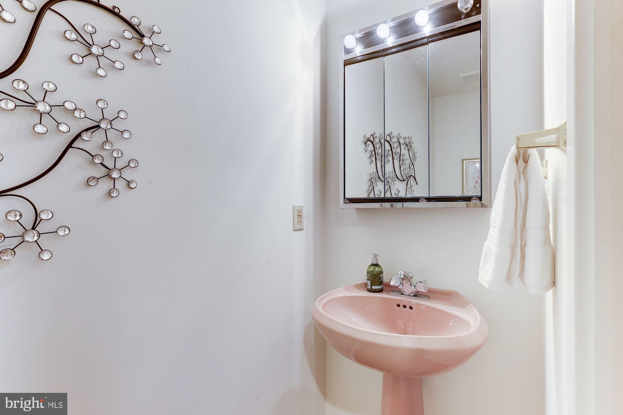 11593 Lake Newport Road Reston, VA 20194 - Photo 25 of 82 Powder room on main