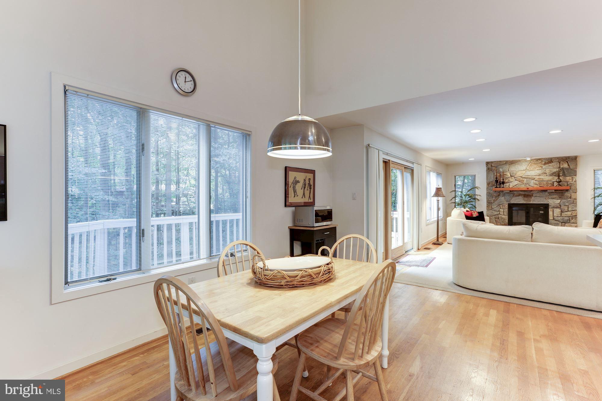 11593 Lake Newport Road Reston, VA 20194 - Photo 47 of 82 Casement windows