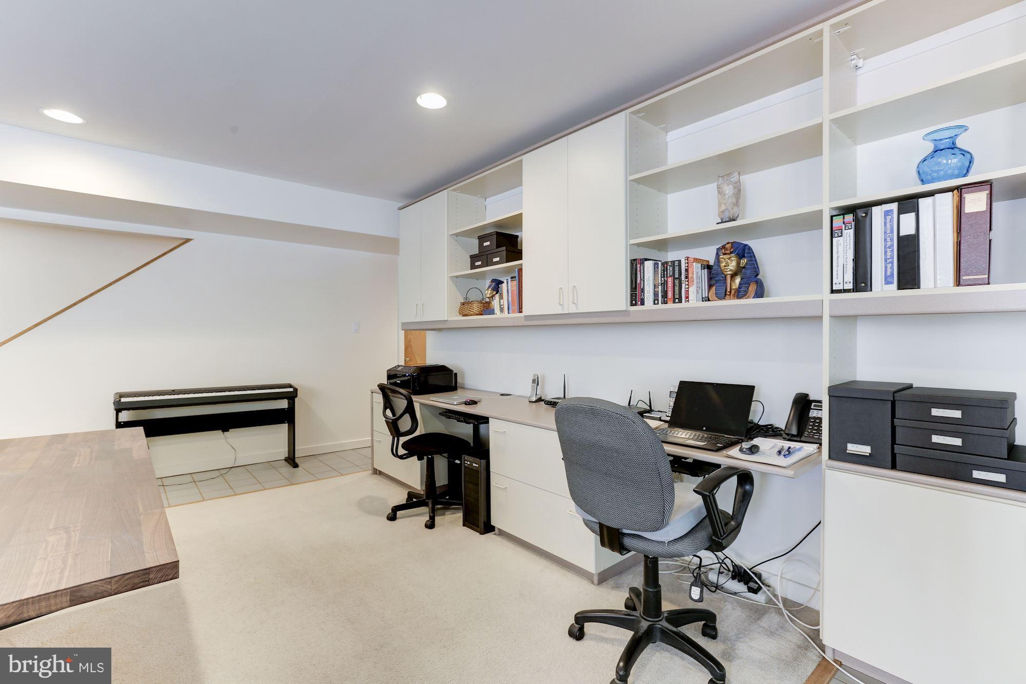 11593 Lake Newport Road Reston, VA 20194 - Photo 71 of 82 Study/work center in lower level