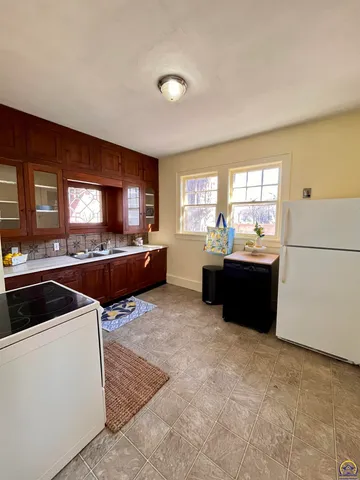 $127,500 | 215 East 8th Avenue, Emporia, KS 66801