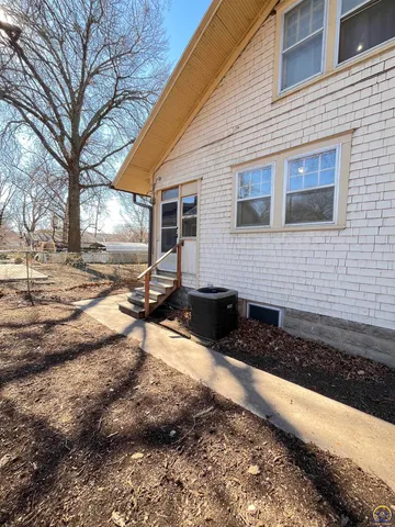 $127,500 | 215 East 8th Avenue, Emporia, KS 66801