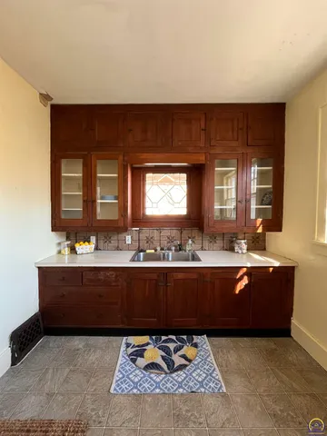 $127,500 | 215 East 8th Avenue, Emporia, KS 66801