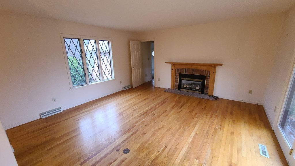 21 Channing Road Springfield, MA 01108 - Photo 7 of 20