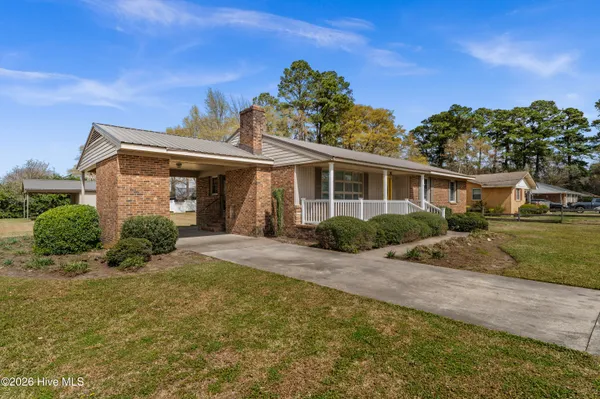 $219,900 | 129 Pineland Avenue, Mount Olive, NC 28365