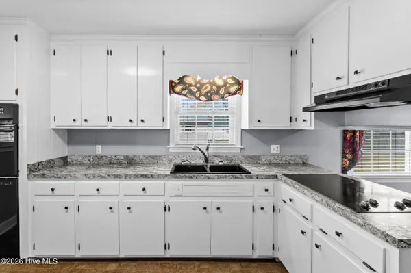 $219,900 | 129 Pineland Avenue, Mount Olive, NC 28365