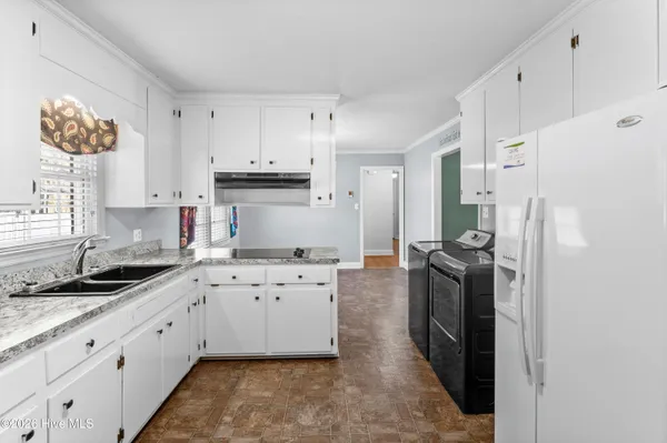 $219,900 | 129 Pineland Avenue, Mount Olive, NC 28365