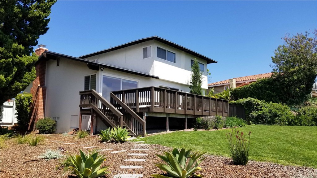 28012 Seashell Way Rancho Palos Verdes, CA 90275 - Photo 10 of 20 a house that has a tree in it
