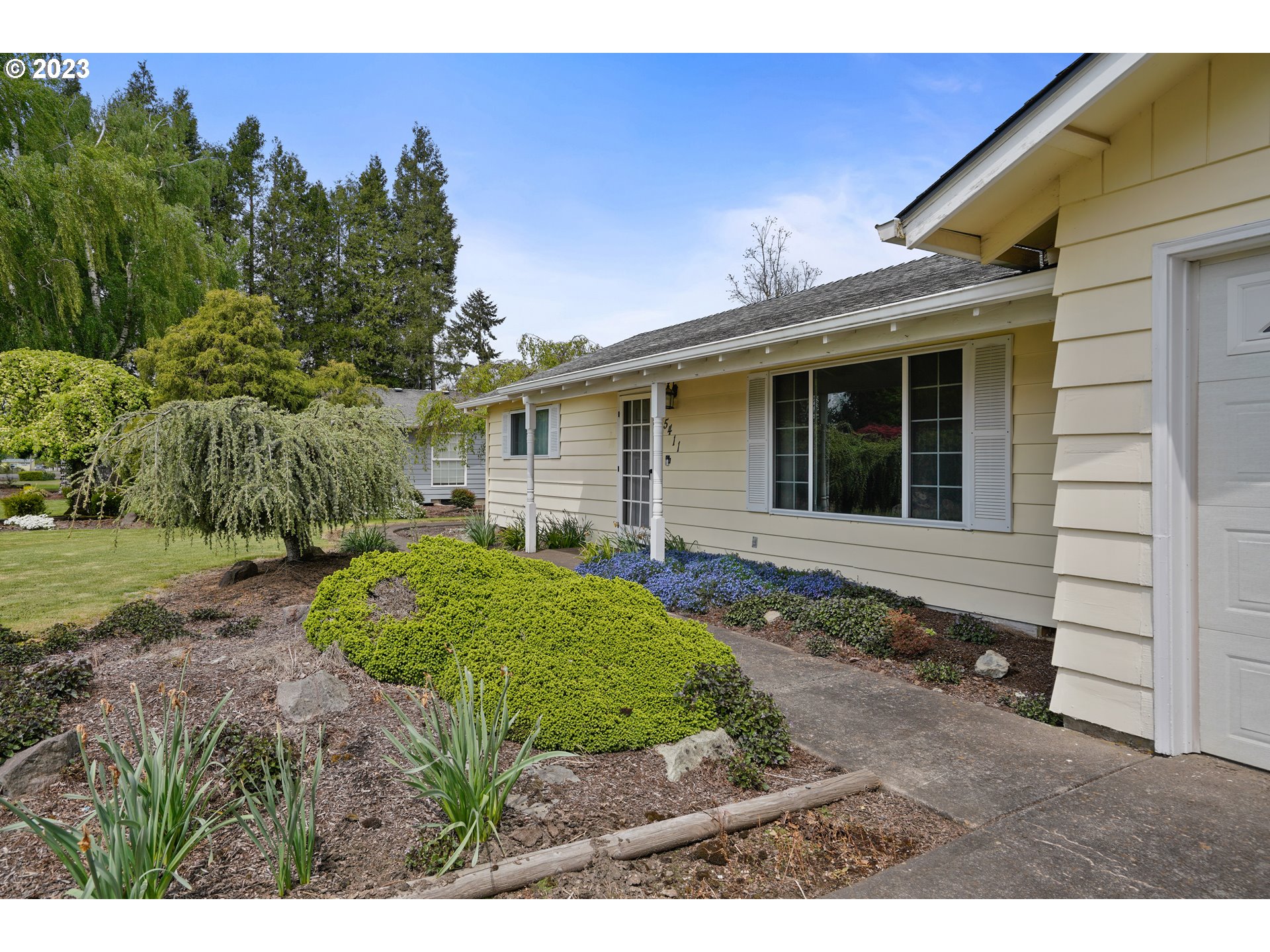 5411 Lardon Road Northeast Salem, OR 97305 - Photo 3 of 34 Gallery Image 3