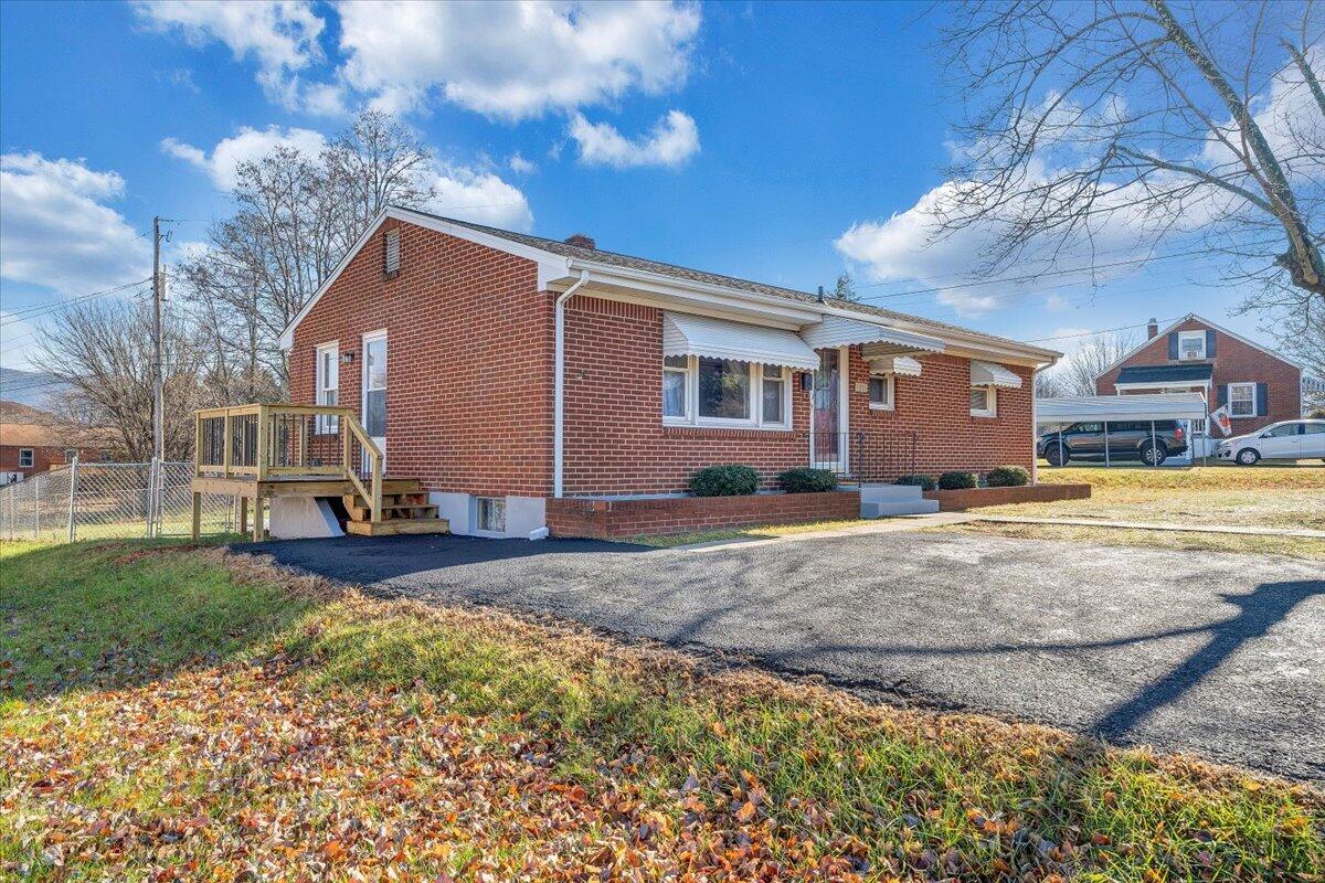 5001 Hazelridge Road Northwest Roanoke, VA 24012 - Photo 2 of 35 33-MIB05475