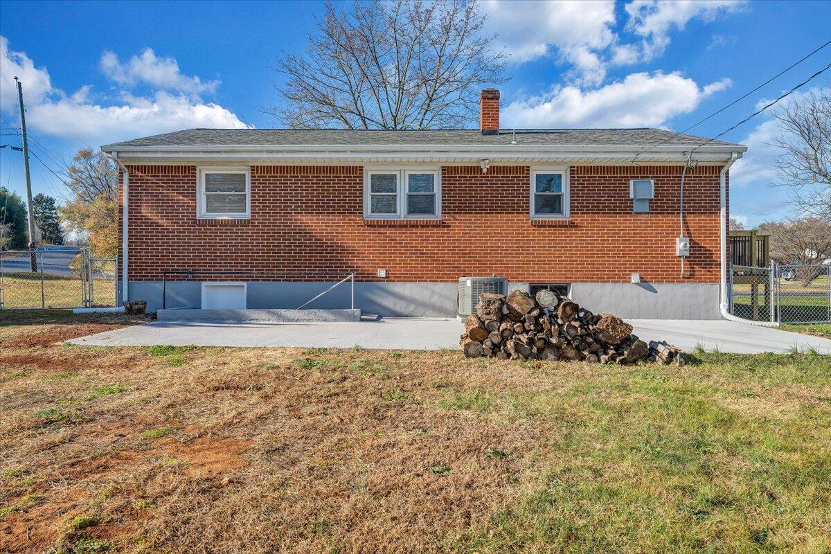 5001 Hazelridge Road Northwest Roanoke, VA 24012 - Photo 27 of 35 27-MIB05439