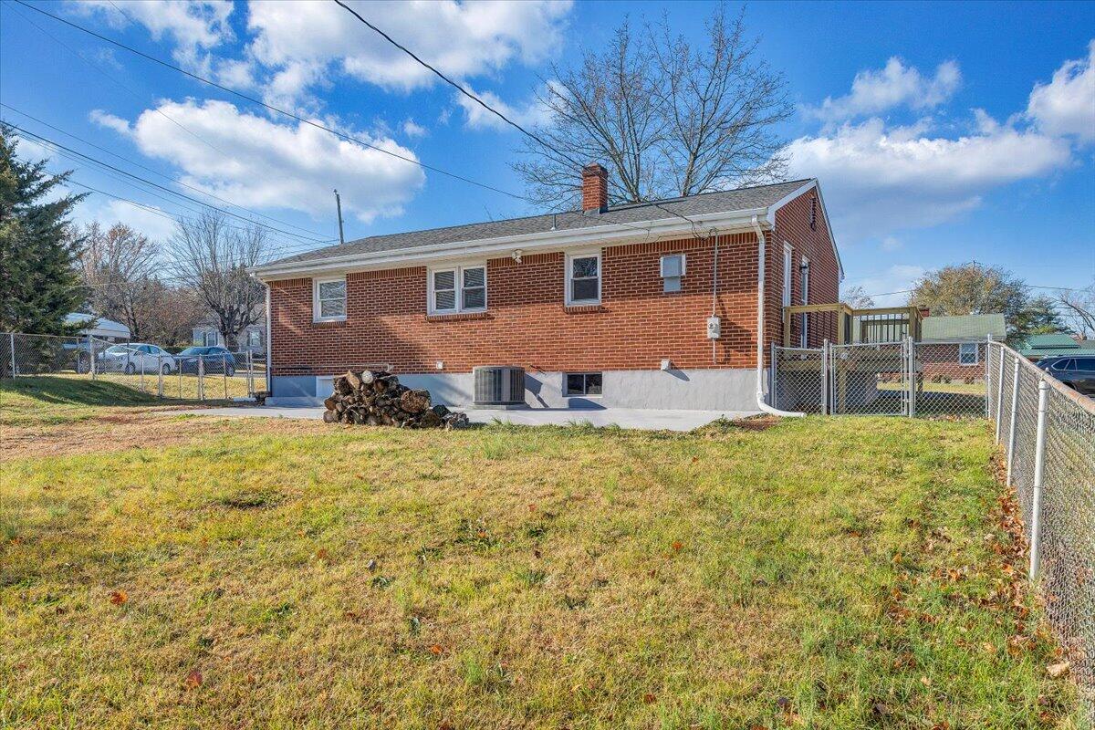 5001 Hazelridge Road Northwest Roanoke, VA 24012 - Photo 31 of 35 31-MIB05448