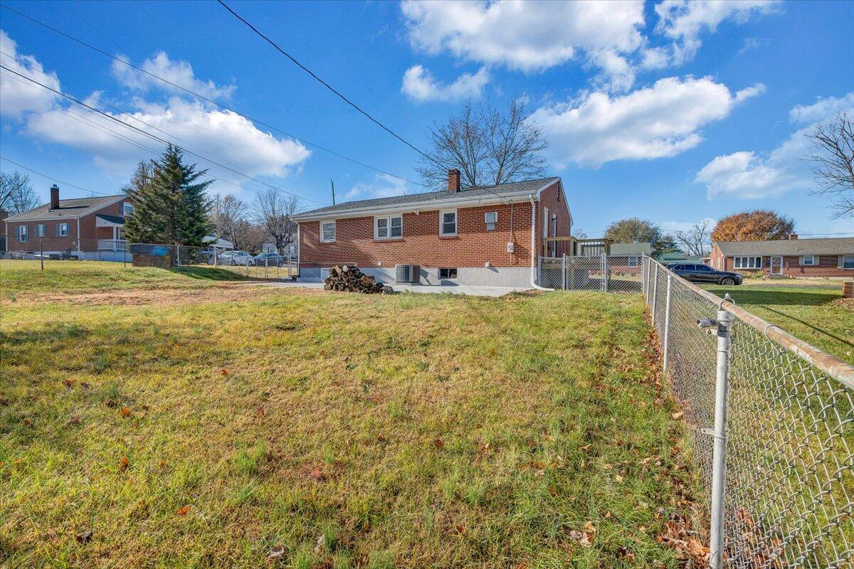 5001 Hazelridge Road Northwest Roanoke, VA 24012 - Photo 32 of 35 32-MIB05451