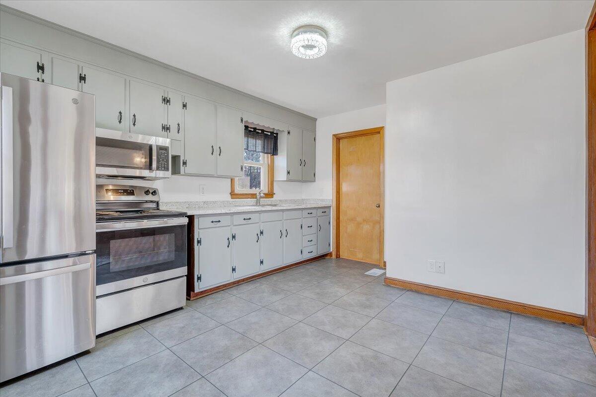 5001 Hazelridge Road Northwest Roanoke, VA 24012 - Photo 8 of 35 07-MIB05376