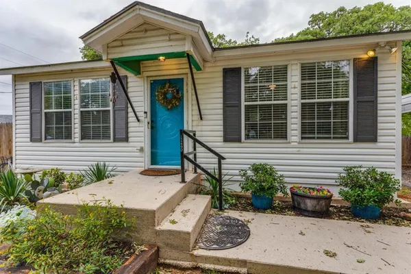 $279,900 | 12490 Deeds Court, Azle, TX 76020