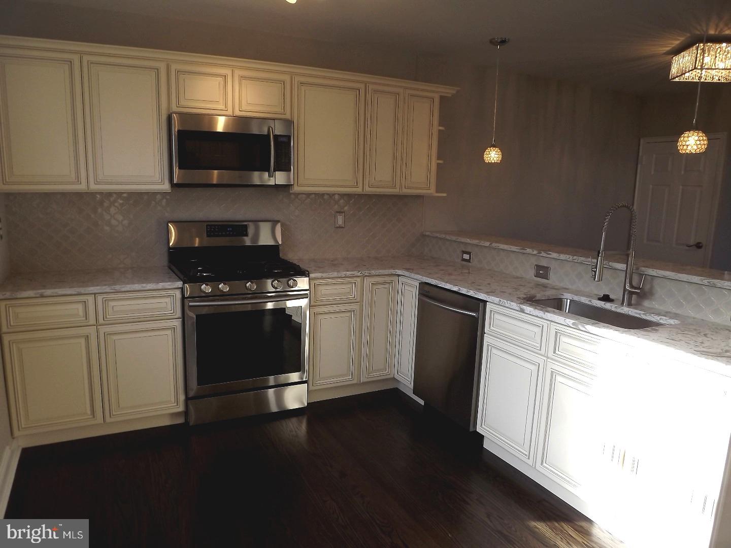 10857 Harrow Road Philadelphia, PA 19154 - Photo 3 of 23 Kitchen
