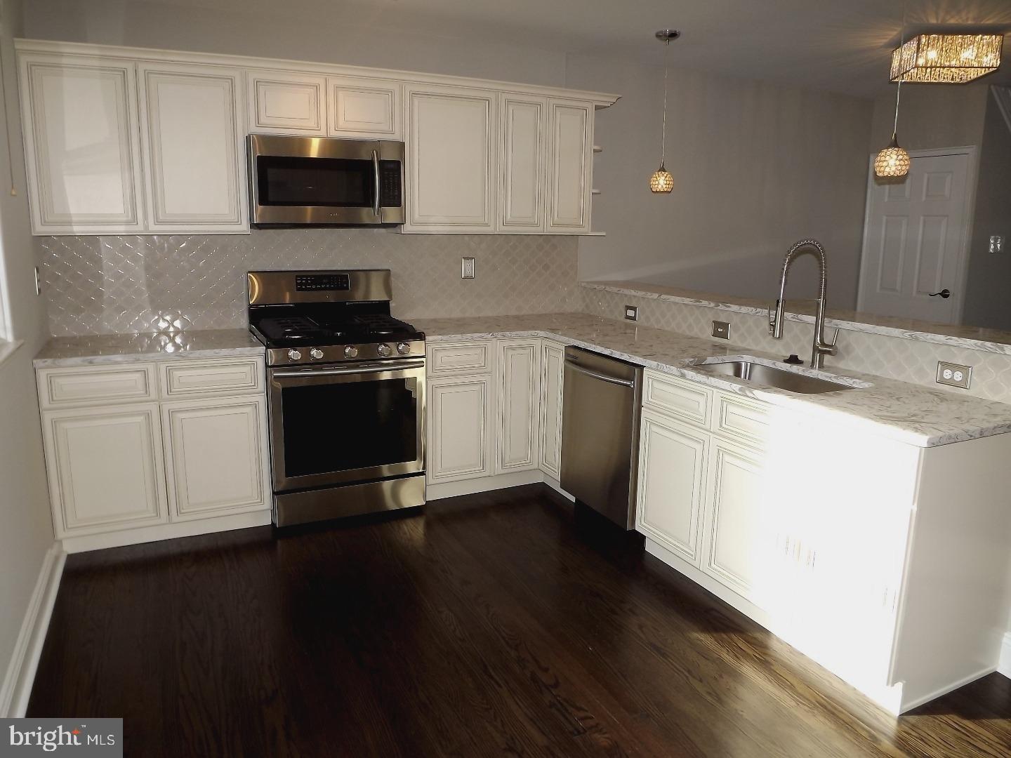 10857 Harrow Road Philadelphia, PA 19154 - Photo 6 of 23 Kitchen