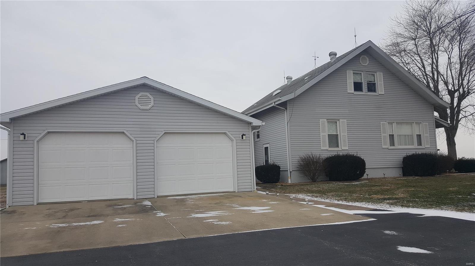 13225 Mill Road New Douglas, IL 62074 - Photo 4 of 37