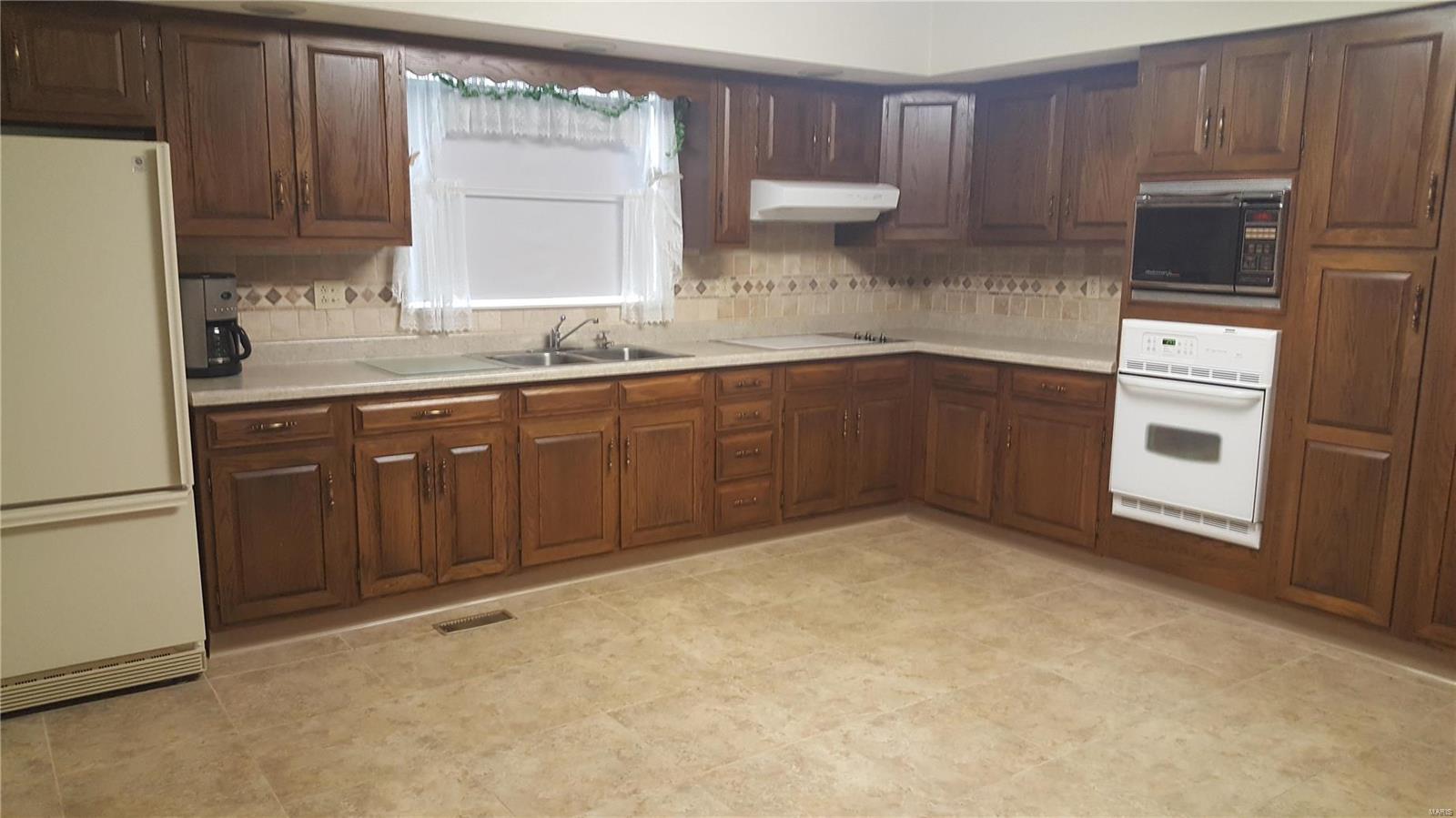 13225 Mill Road New Douglas, IL 62074 - Photo 10 of 37