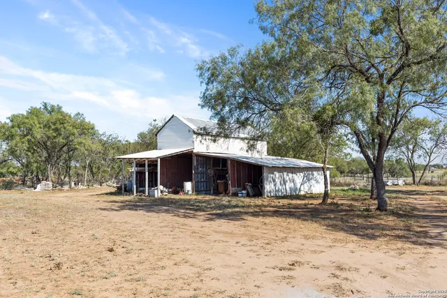 $319,500 | 944 County Road 769, Devine, TX 78016