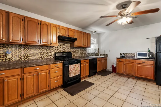 $319,500 | 944 County Road 769, Devine, TX 78016