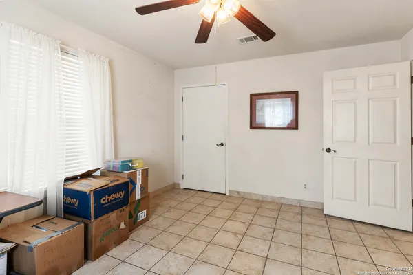 $315,000 | 944 County Road 769, Devine, TX 78016