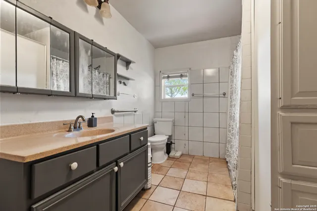 $319,500 | 944 County Road 769, Devine, TX 78016