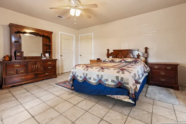 $319,500 | 944 County Road 769, Devine, TX 78016