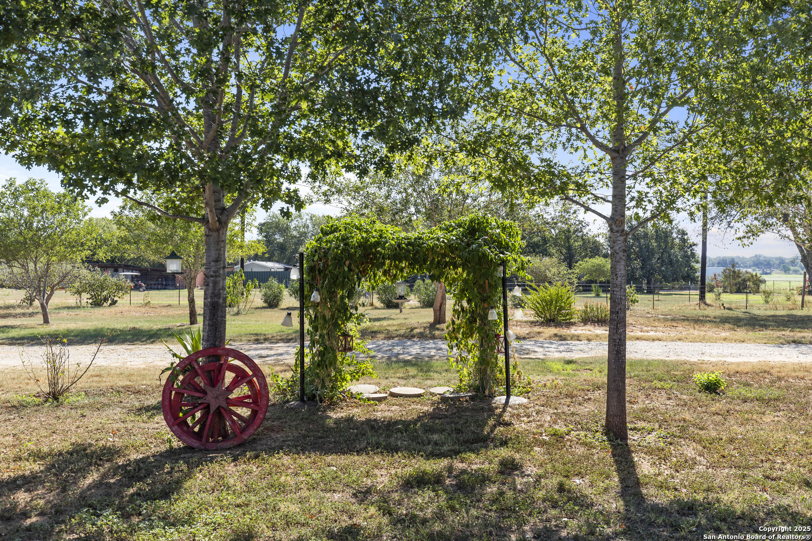944 County Road 769 Devine, TX 78016 - Photo 3 of 25